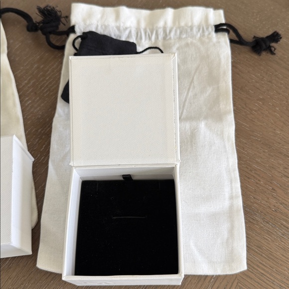 Mejuri Black and White Jewelry Set - Picture 4 of 5